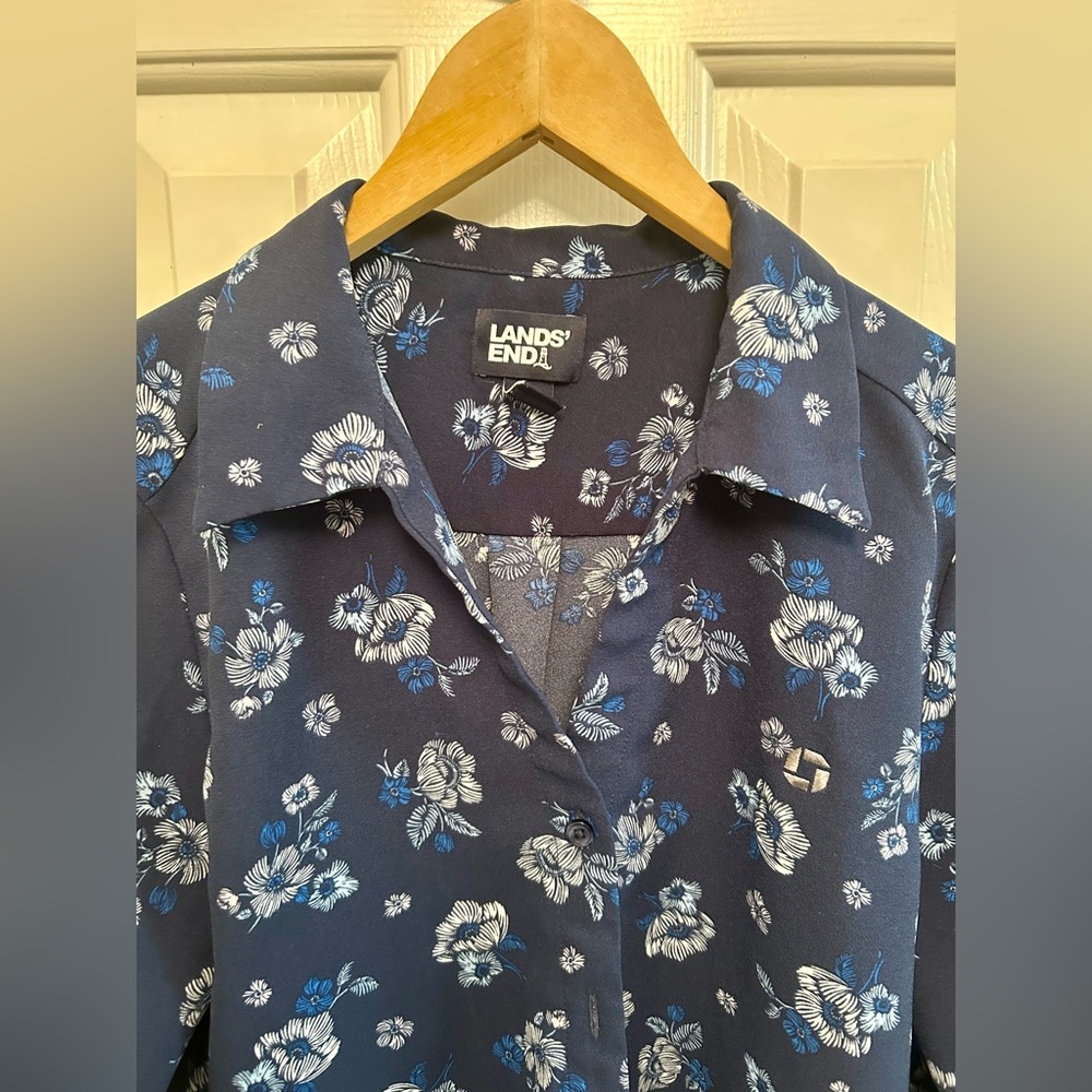 Chase Bank Lands End Top Shirt Navy Floral Sz Medium - Picture 3 of 9